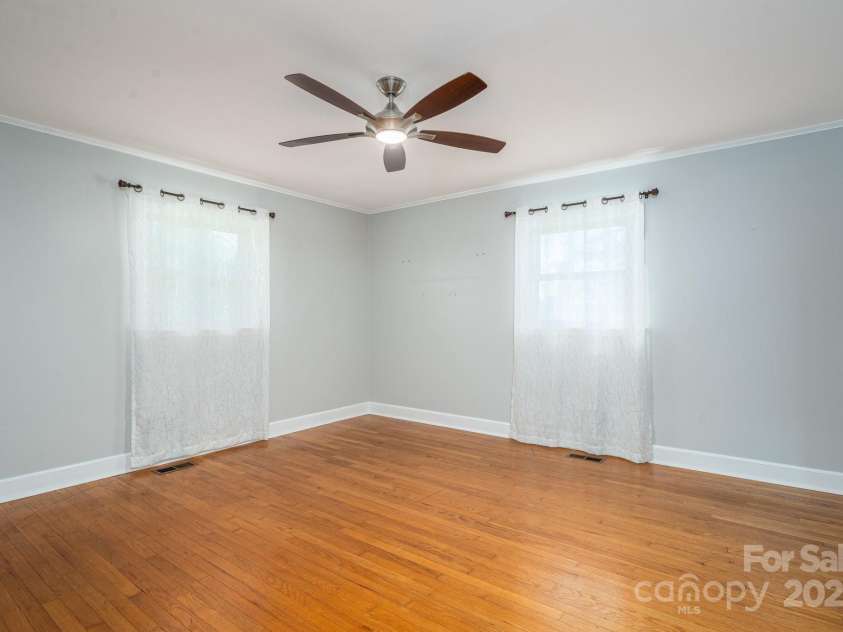 3340 Wrenwood Drive, Newton, NC 28658.  MLS# CAR4248682, YatesRealty ID 12500. 