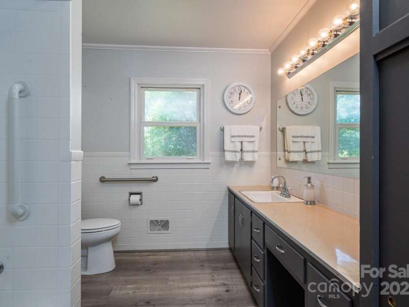 3340 Wrenwood Drive, Newton, NC 28658.  MLS# CAR4248682, YatesRealty ID 12500. 