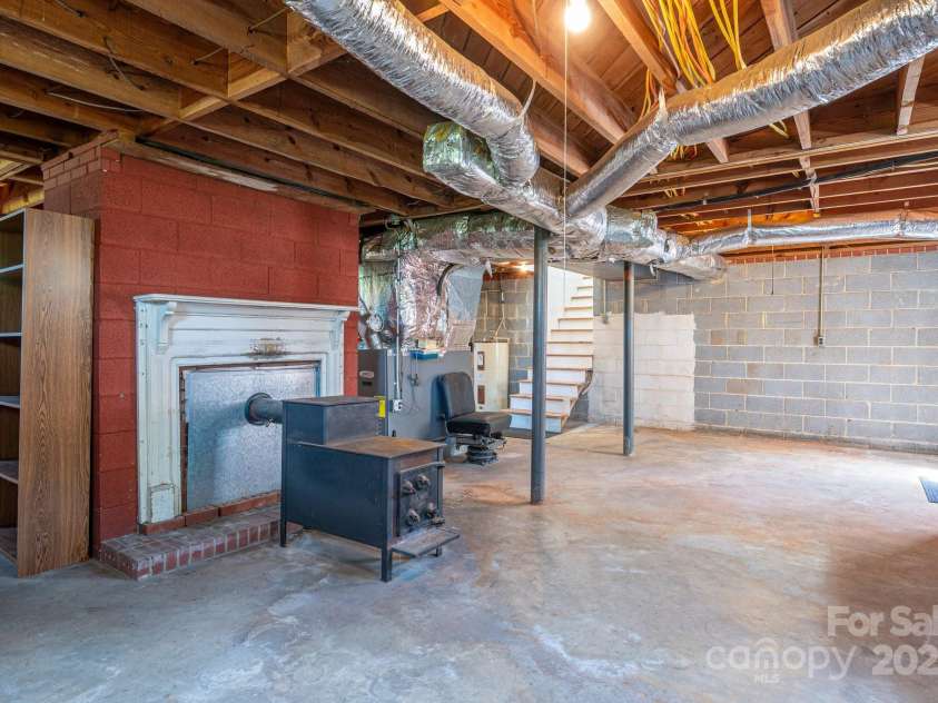 3340 Wrenwood Drive, Newton, NC 28658.  MLS# CAR4248682, YatesRealty ID 12500. 