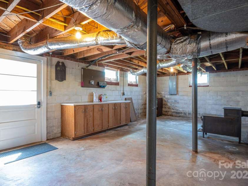 3340 Wrenwood Drive, Newton, NC 28658.  MLS# CAR4248682, YatesRealty ID 12500. 