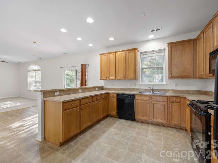 14307 O Casey Lane, Charlotte, NC 28213.  MLS# CAR4355673, YatesRealty ID 12501. 