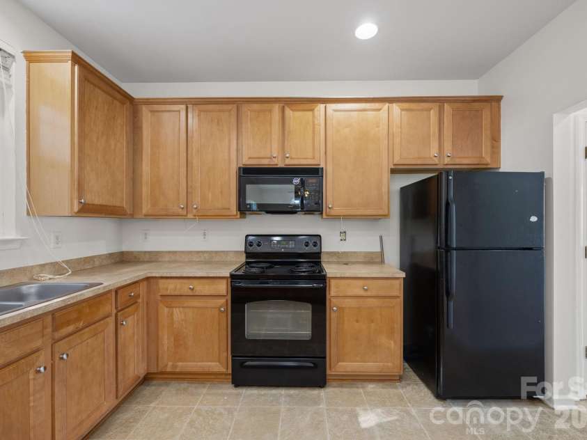 14307 O Casey Lane, Charlotte, NC 28213.  MLS# CAR4355673, YatesRealty ID 12501. 