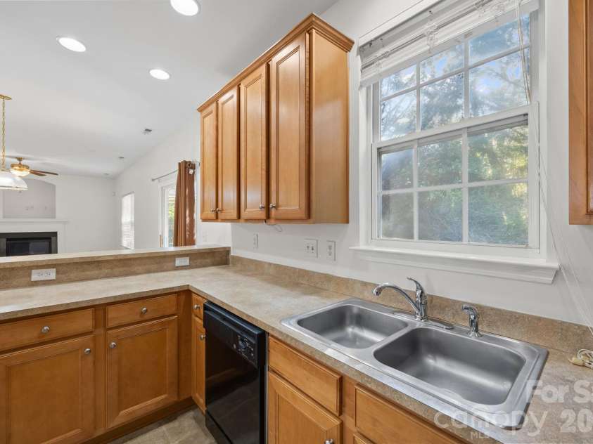 14307 O Casey Lane, Charlotte, NC 28213.  MLS# CAR4355673, YatesRealty ID 12501. 