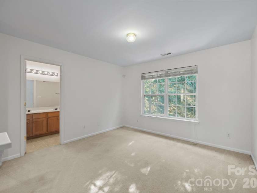 14307 O Casey Lane, Charlotte, NC 28213.  MLS# CAR4355673, YatesRealty ID 12501. 