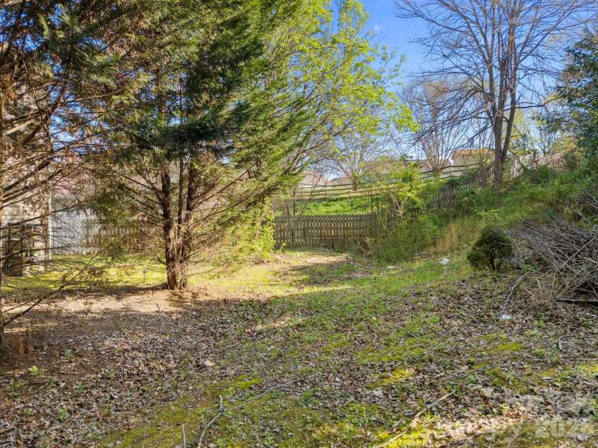 14307 O Casey Lane, Charlotte, NC 28213.  MLS# CAR4355673, YatesRealty ID 12501. 