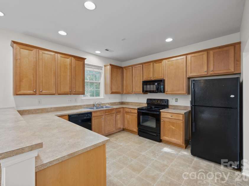 14307 O Casey Lane, Charlotte, NC 28213.  MLS# CAR4355673, YatesRealty ID 12501. Functional Kitchen