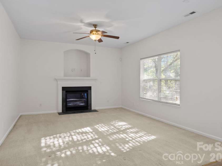 14307 O Casey Lane, Charlotte, NC 28213.  MLS# CAR4355673, YatesRealty ID 12501. Light-Filled Great Room