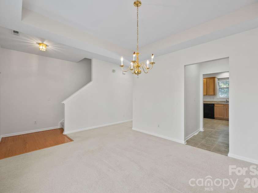 14307 O Casey Lane, Charlotte, NC 28213.  MLS# CAR4355673, YatesRealty ID 12501. Lovely Dining Room