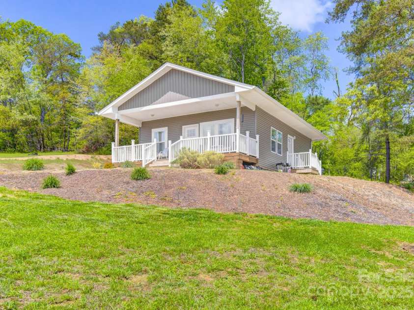 106 Thistle Field Drive, Asheville, NC 28806.  MLS# CAR4256530, YatesRealty ID 12502. 