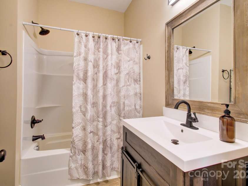 106 Thistle Field Drive, Asheville, NC 28806.  MLS# CAR4256530, YatesRealty ID 12502. 