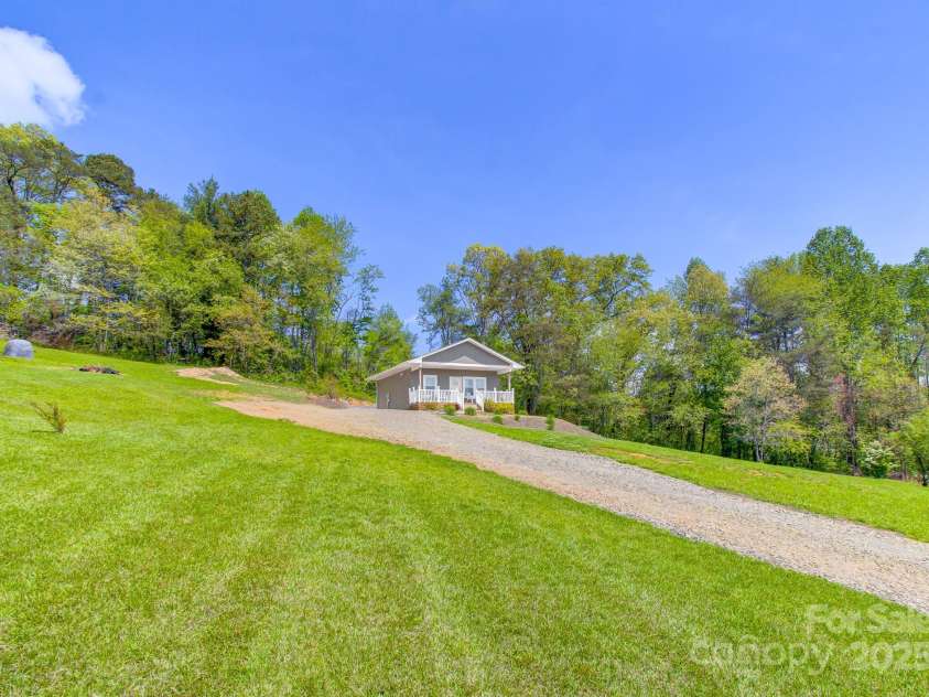 106 Thistle Field Drive, Asheville, NC 28806.  MLS# CAR4256530, YatesRealty ID 12502. 