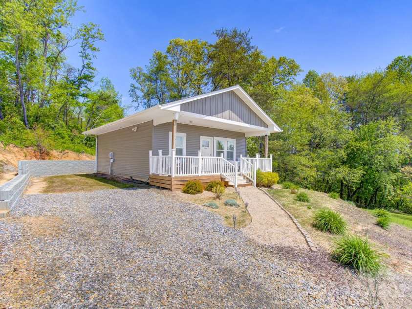106 Thistle Field Drive, Asheville, NC 28806.  MLS# CAR4256530, YatesRealty ID 12502. 