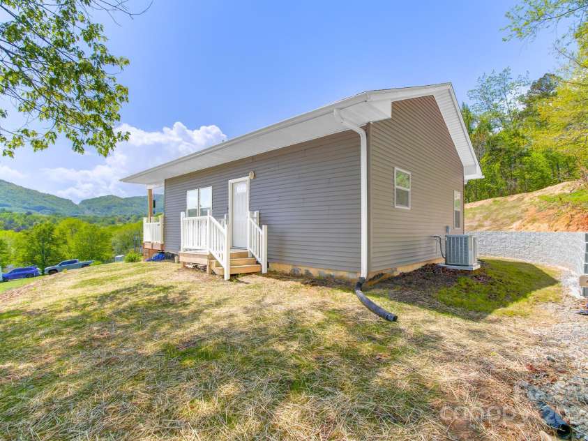 106 Thistle Field Drive, Asheville, NC 28806.  MLS# CAR4256530, YatesRealty ID 12502. 