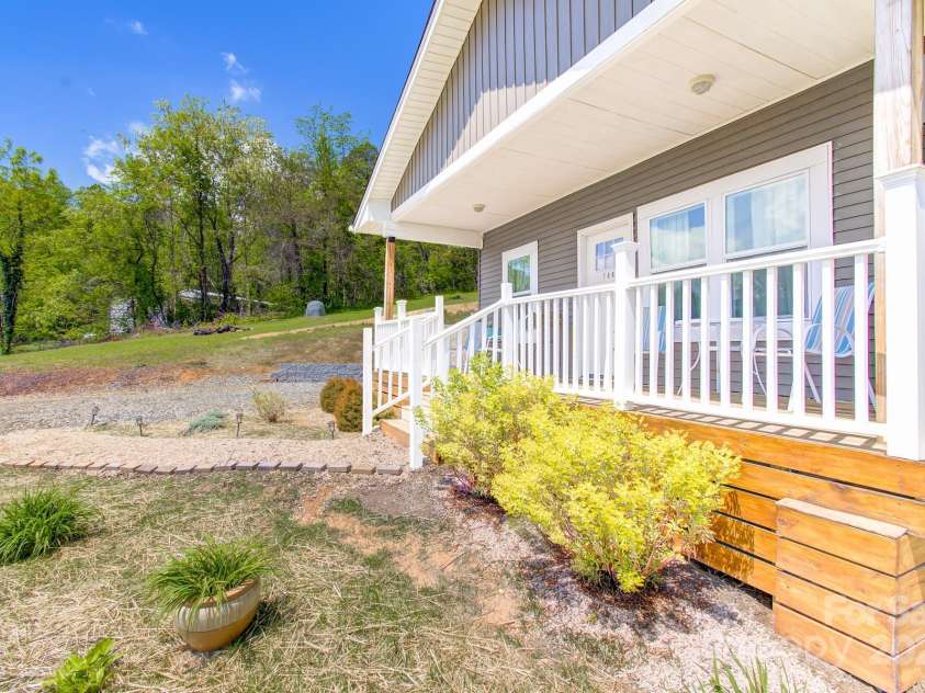 106 Thistle Field Drive, Asheville, NC 28806.  MLS# CAR4256530, YatesRealty ID 12502. 