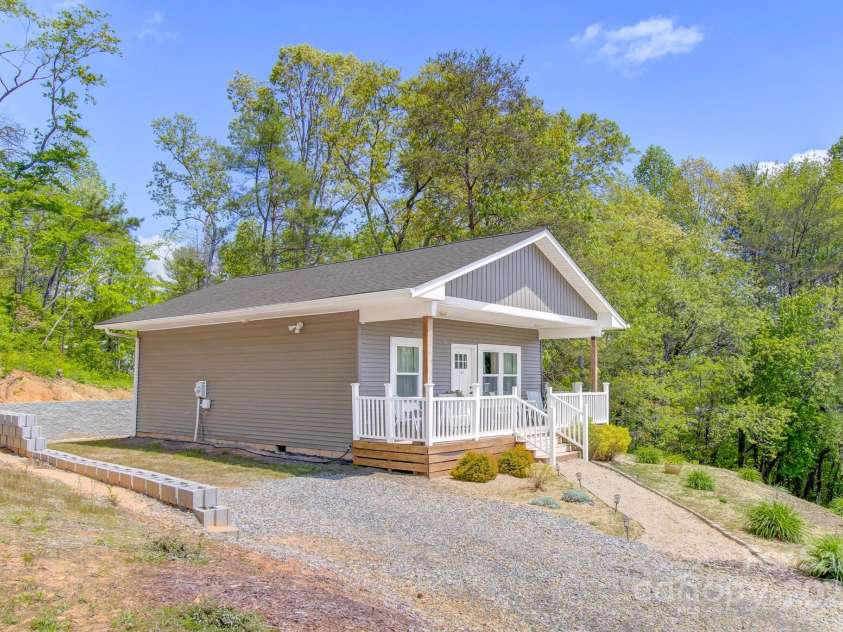 106 Thistle Field Drive, Asheville, NC 28806.  MLS# CAR4256530, YatesRealty ID 12502. 