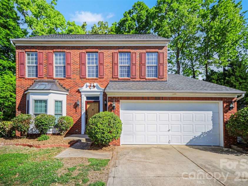 11647 Northwoods Forest Drive, Charlotte, NC 28214.  MLS# CAR4370373, YatesRealty ID 12502. 