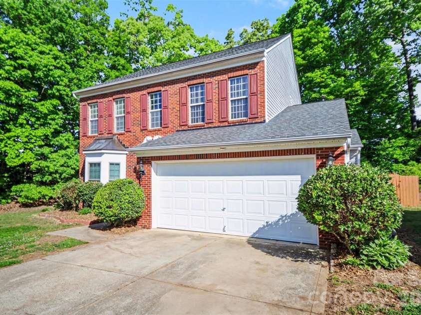 11647 Northwoods Forest Drive, Charlotte, NC 28214.  MLS# CAR4370373, YatesRealty ID 12502. 