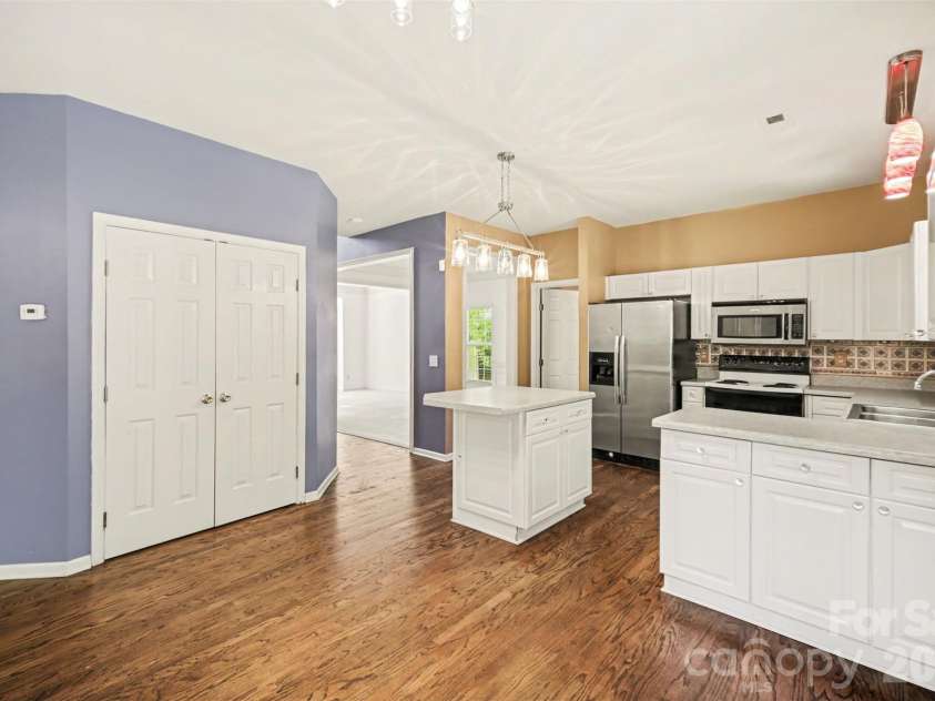 11647 Northwoods Forest Drive, Charlotte, NC 28214.  MLS# CAR4370373, YatesRealty ID 12502. 
