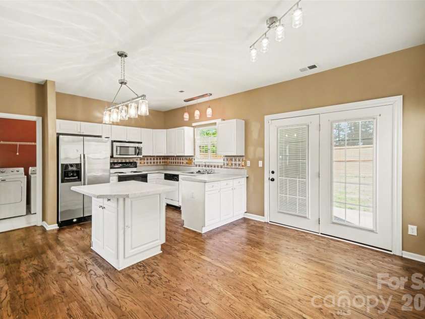 11647 Northwoods Forest Drive, Charlotte, NC 28214.  MLS# CAR4370373, YatesRealty ID 12502. 