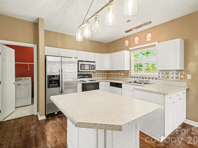 11647 Northwoods Forest Drive, Charlotte, NC 28214.  MLS# CAR4370373, YatesRealty ID 12502. 