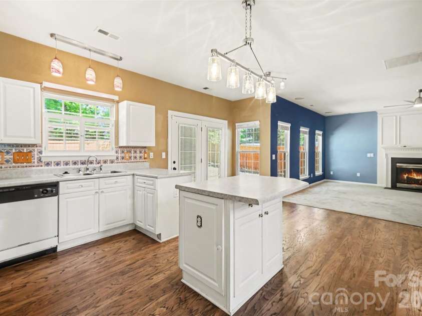 11647 Northwoods Forest Drive, Charlotte, NC 28214.  MLS# CAR4370373, YatesRealty ID 12502. 