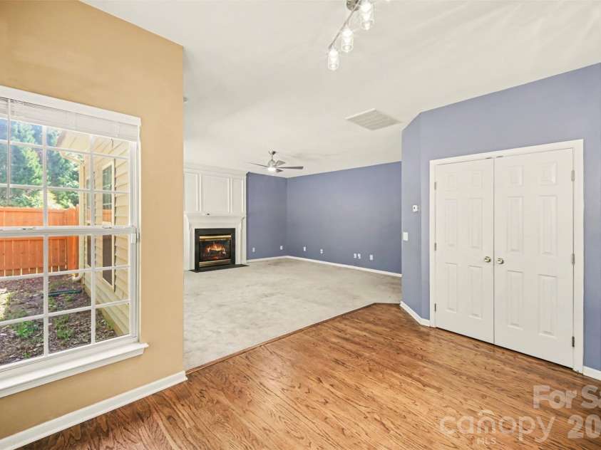 11647 Northwoods Forest Drive, Charlotte, NC 28214.  MLS# CAR4370373, YatesRealty ID 12502. 