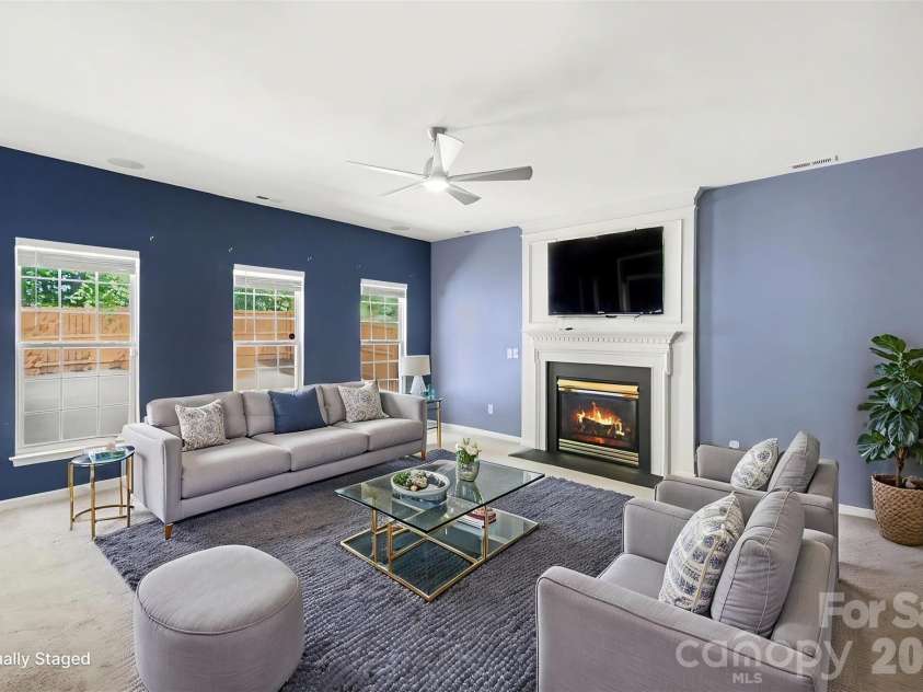 11647 Northwoods Forest Drive, Charlotte, NC 28214.  MLS# CAR4370373, YatesRealty ID 12502. 