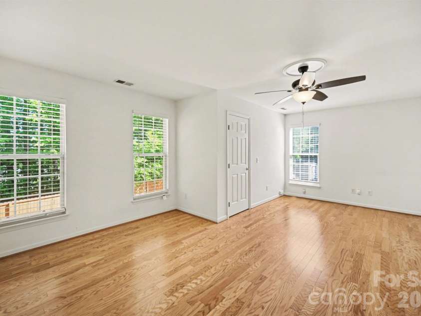 11647 Northwoods Forest Drive, Charlotte, NC 28214.  MLS# CAR4370373, YatesRealty ID 12502. 