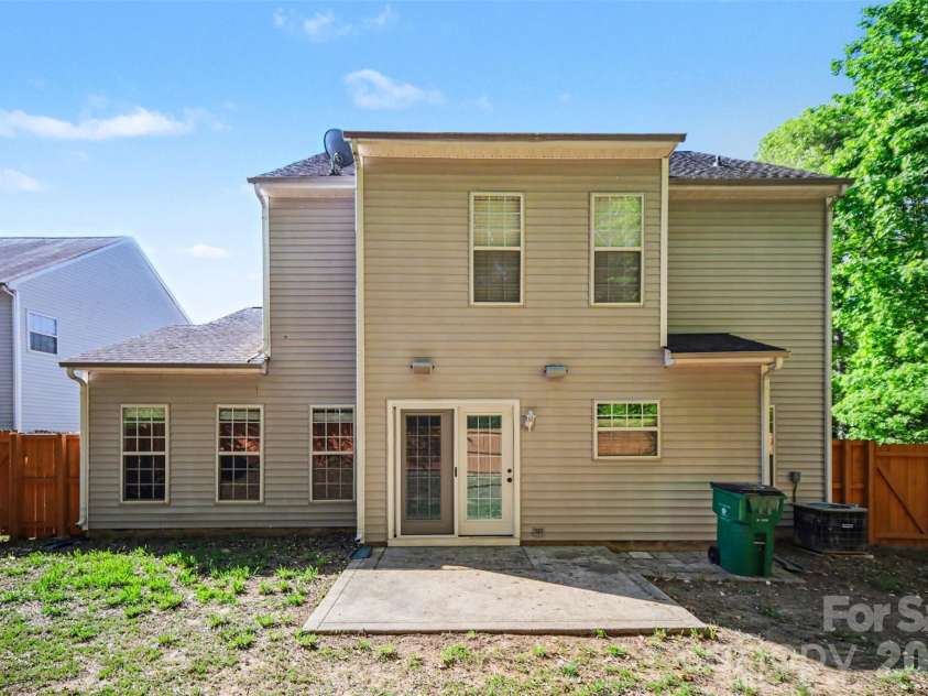 11647 Northwoods Forest Drive, Charlotte, NC 28214.  MLS# CAR4370373, YatesRealty ID 12502. 
