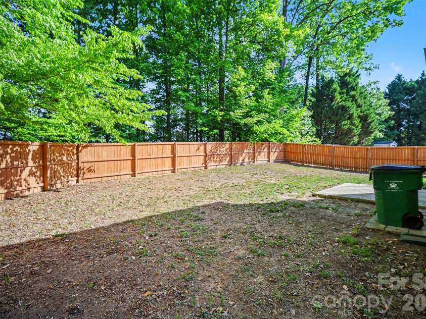 11647 Northwoods Forest Drive, Charlotte, NC 28214.  MLS# CAR4370373, YatesRealty ID 12502. 