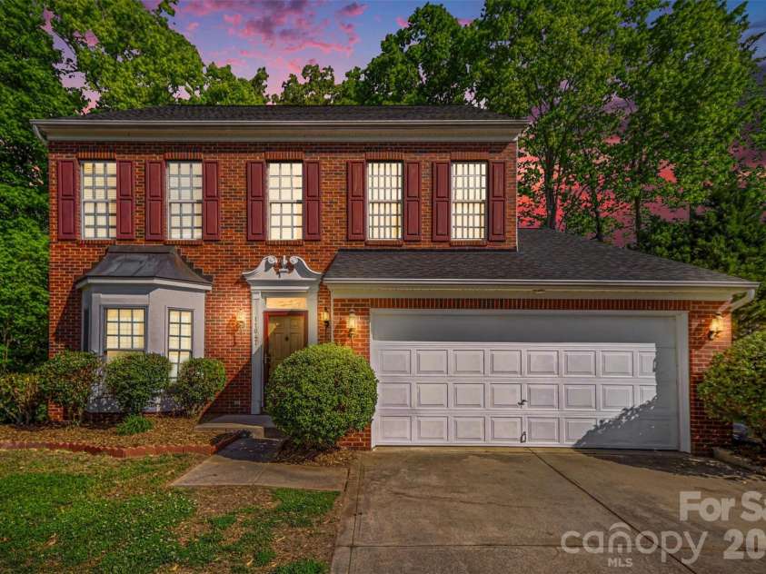 11647 Northwoods Forest Drive, Charlotte, NC 28214.  MLS# CAR4370373, YatesRealty ID 12502. 