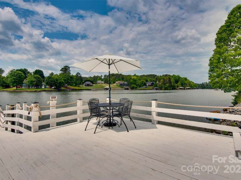 181 Edgewater Road, Hickory, NC 28601.  MLS# CAR4250926, YatesRealty ID 12505. 