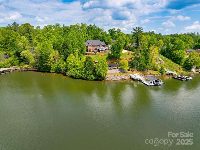 181 Edgewater Road, Hickory, NC 28601.  MLS# CAR4250926, YatesRealty ID 12505. 