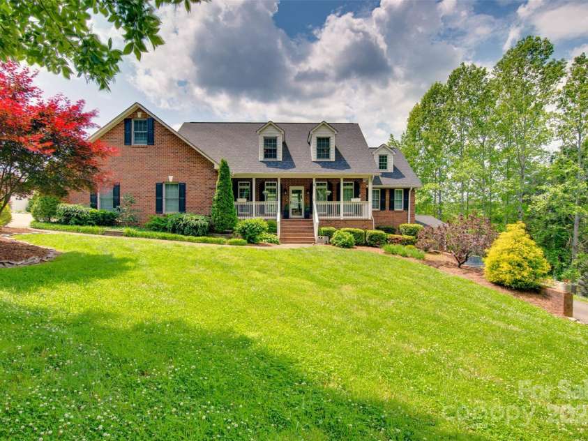 181 Edgewater Road, Hickory, NC 28601.  MLS# CAR4250926, YatesRealty ID 12505. 