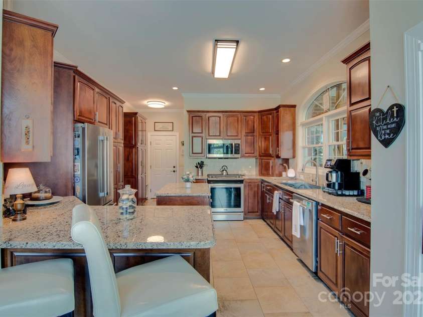 181 Edgewater Road, Hickory, NC 28601.  MLS# CAR4250926, YatesRealty ID 12505. 