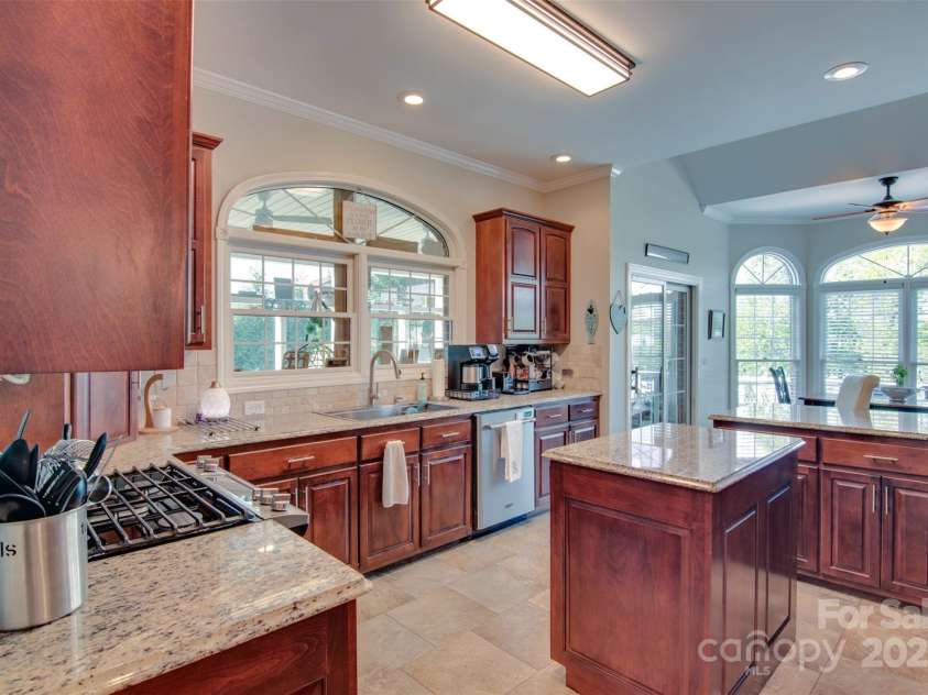 181 Edgewater Road, Hickory, NC 28601.  MLS# CAR4250926, YatesRealty ID 12505. 