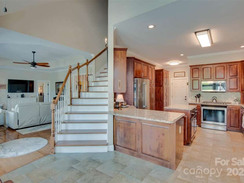 181 Edgewater Road, Hickory, NC 28601.  MLS# CAR4250926, YatesRealty ID 12505. 