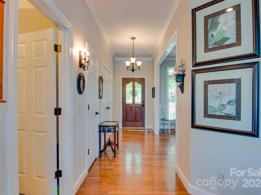 181 Edgewater Road, Hickory, NC 28601.  MLS# CAR4250926, YatesRealty ID 12505. 