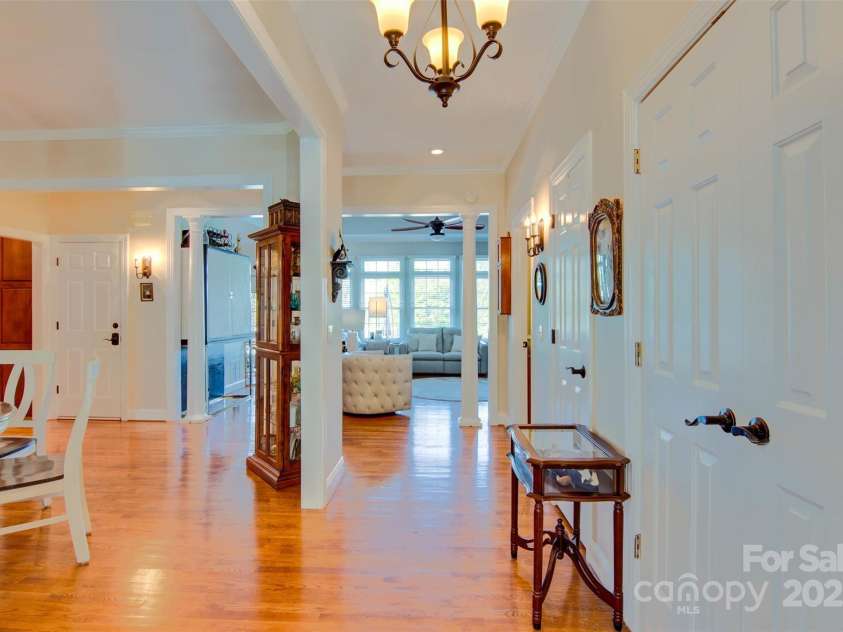 181 Edgewater Road, Hickory, NC 28601.  MLS# CAR4250926, YatesRealty ID 12505. 