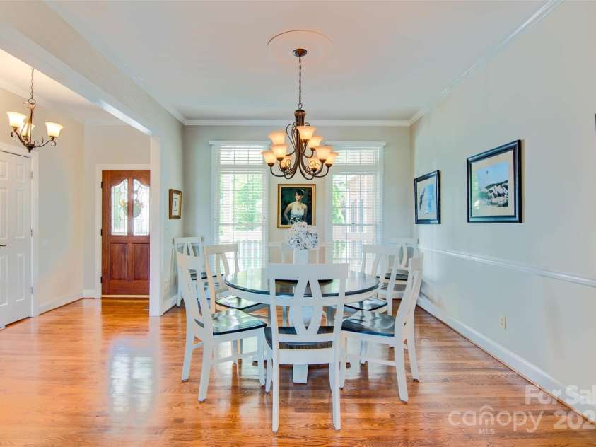 181 Edgewater Road, Hickory, NC 28601.  MLS# CAR4250926, YatesRealty ID 12505. 