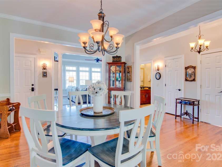 181 Edgewater Road, Hickory, NC 28601.  MLS# CAR4250926, YatesRealty ID 12505. 