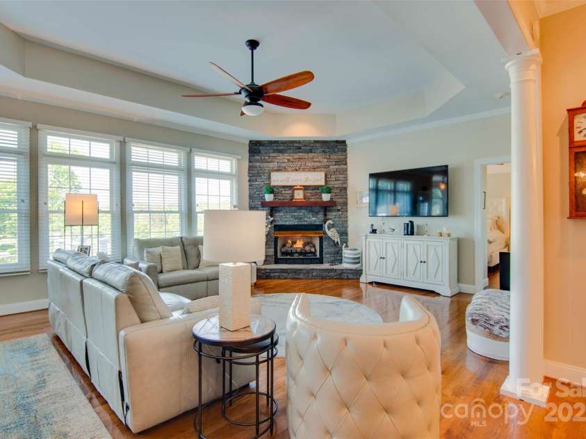 181 Edgewater Road, Hickory, NC 28601.  MLS# CAR4250926, YatesRealty ID 12505. 