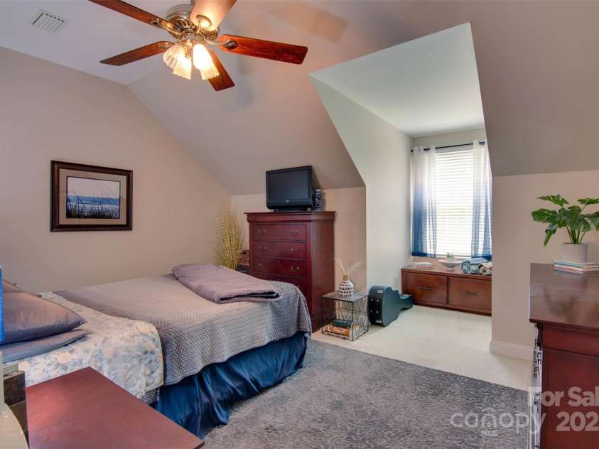 181 Edgewater Road, Hickory, NC 28601.  MLS# CAR4250926, YatesRealty ID 12505. 