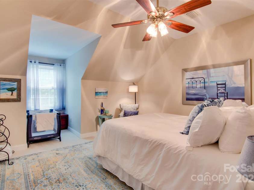 181 Edgewater Road, Hickory, NC 28601.  MLS# CAR4250926, YatesRealty ID 12505. 