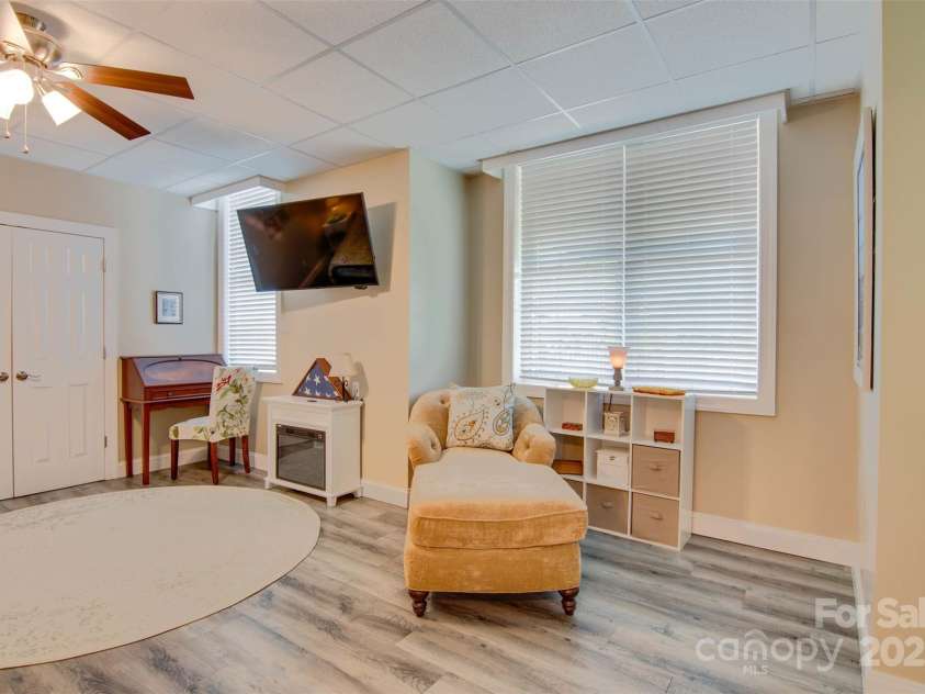 181 Edgewater Road, Hickory, NC 28601.  MLS# CAR4250926, YatesRealty ID 12505. 