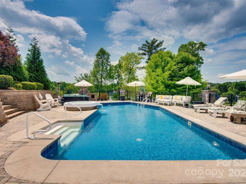 181 Edgewater Road, Hickory, NC 28601.  MLS# CAR4250926, YatesRealty ID 12505. 