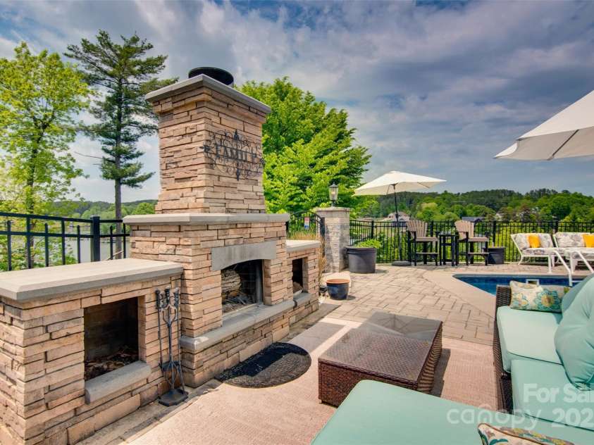 181 Edgewater Road, Hickory, NC 28601.  MLS# CAR4250926, YatesRealty ID 12505. 