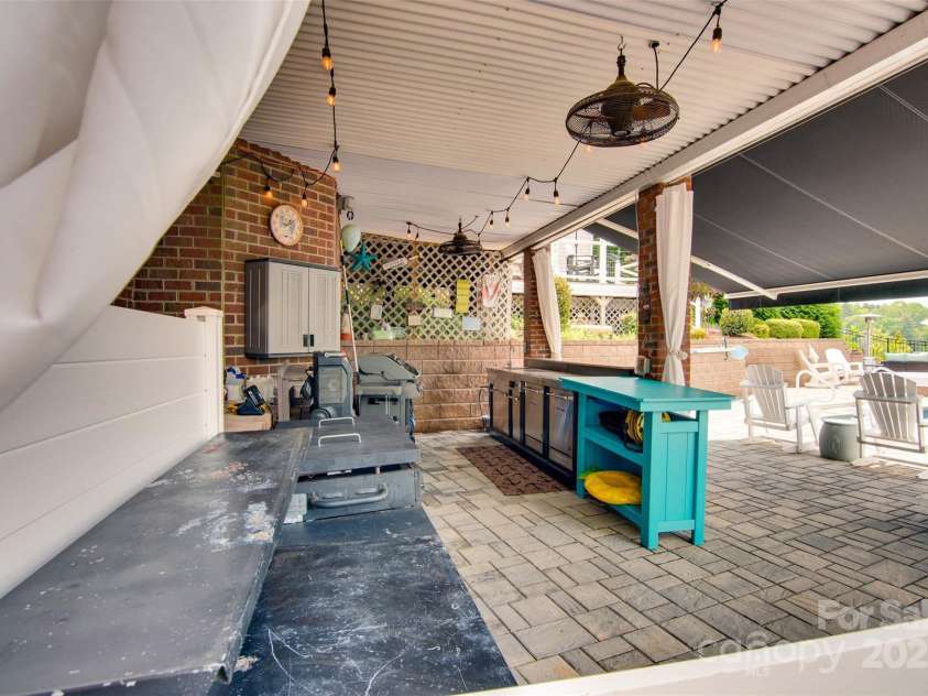 181 Edgewater Road, Hickory, NC 28601.  MLS# CAR4250926, YatesRealty ID 12505. 