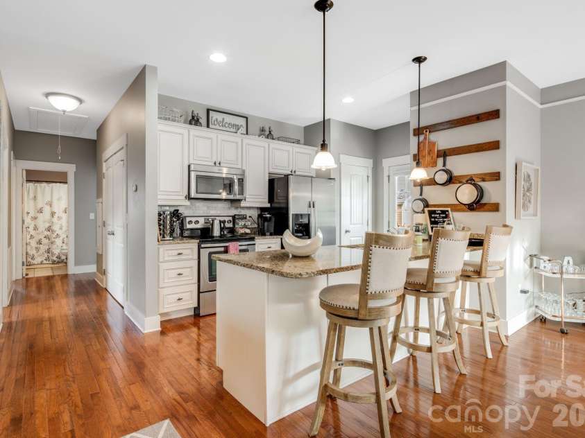 20 Byrdcliffe Lane, Asheville, NC 28805.  MLS# CAR4370991, YatesRealty ID 12508. 