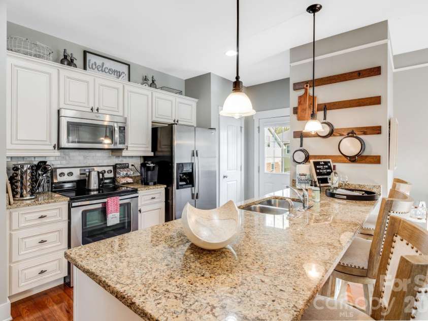 20 Byrdcliffe Lane, Asheville, NC 28805.  MLS# CAR4370991, YatesRealty ID 12508. 